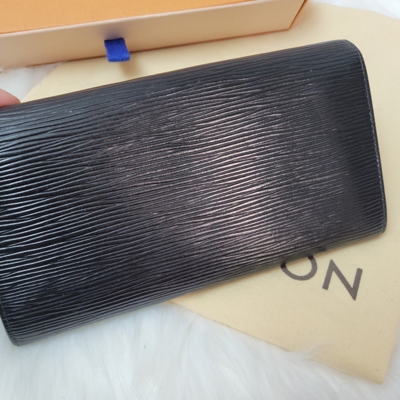Authentic Louis Vuitton epi black wallet - Picture 8 of 8